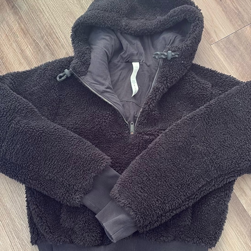 Lululemon Sherpa cropped hoodie